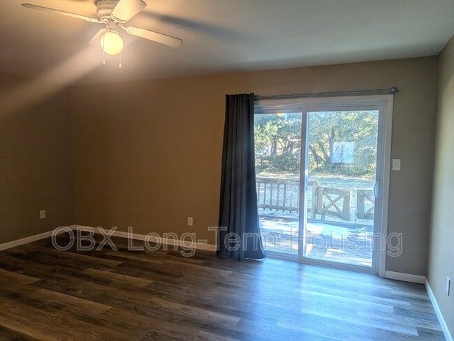 Building Photo - 207 Pine Grove Trail