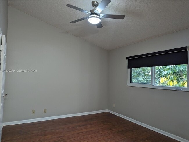 Building Photo - 3446 Oak Dr