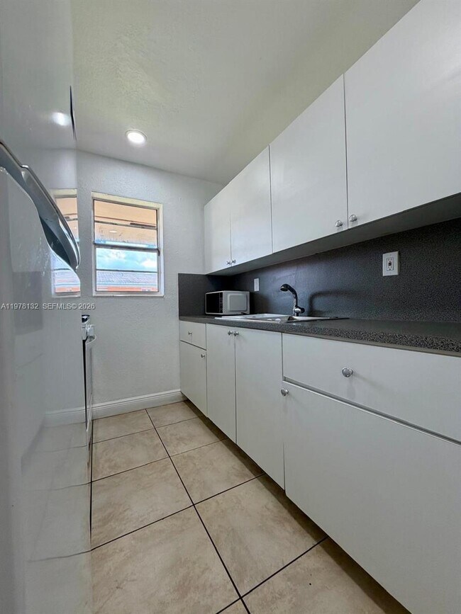 Building Photo - 3800 SW 102nd Ave