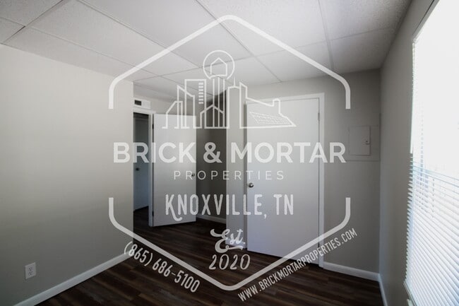Building Photo - 1017 Clendenen Rd
