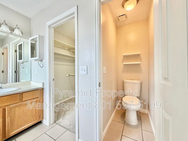 Building Photo - 979 Blue Heron Cir