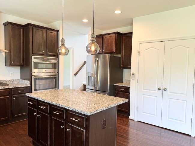 Building Photo - CLOSE TO BROOKE POINT VRE - LARGE ACREAGE HOME - STAFFORD- BASEMENT KITCHENETTE