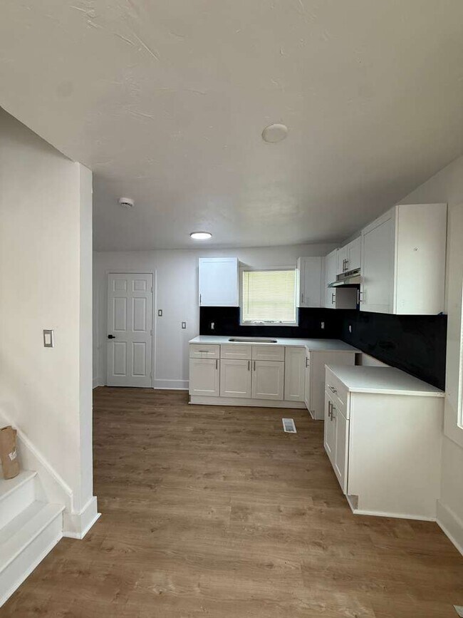 Building Photo - 124 E Northrup Dr