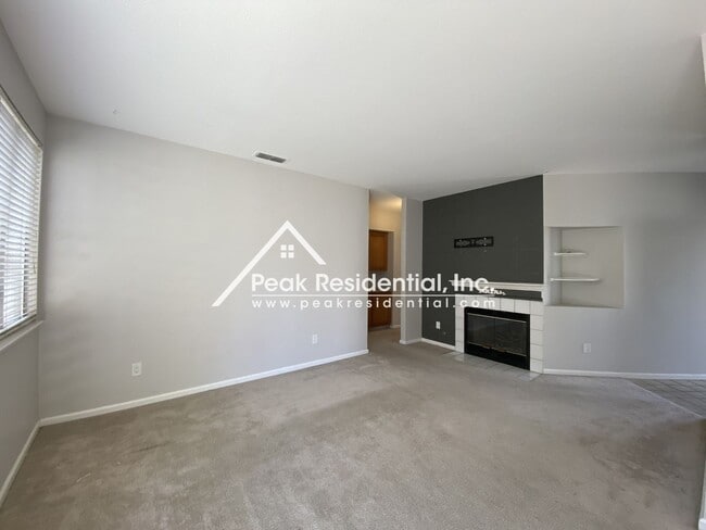 Building Photo - Charming 3 bd/2 ba Elk Grove Home!