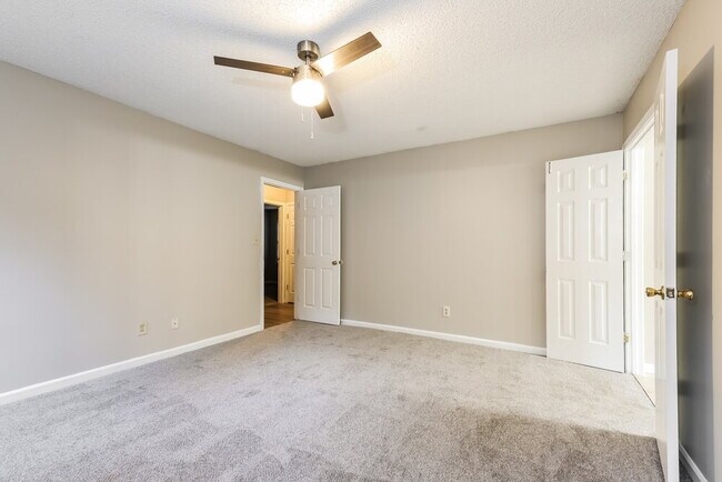 Building Photo - 337 Summer Pl