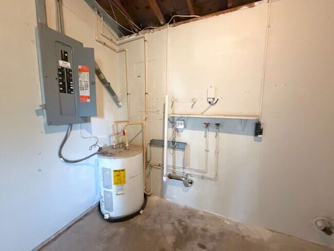 Building Photo - "Charming 3-Bed, 2-Bath on Jackson Street"