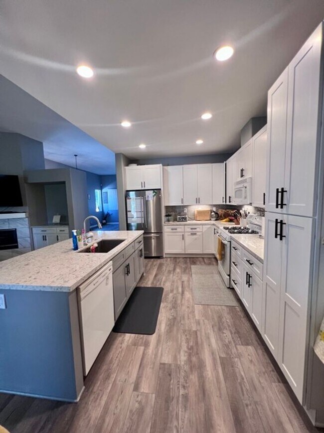 Building Photo - Beautifully upgraded 4 bedroom Murrieta home!