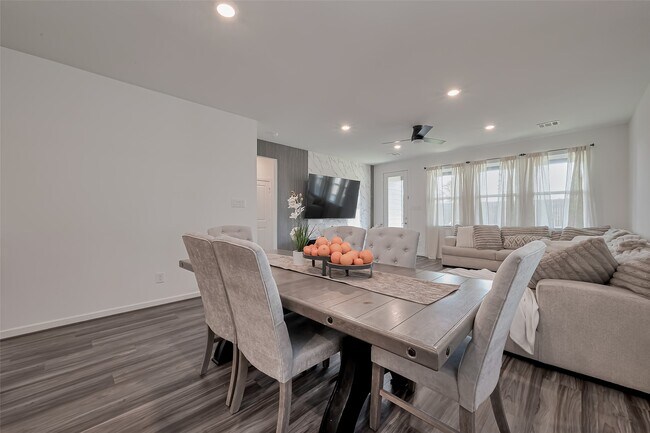 Building Photo - 21611 Shadowbrook Birch Dr
