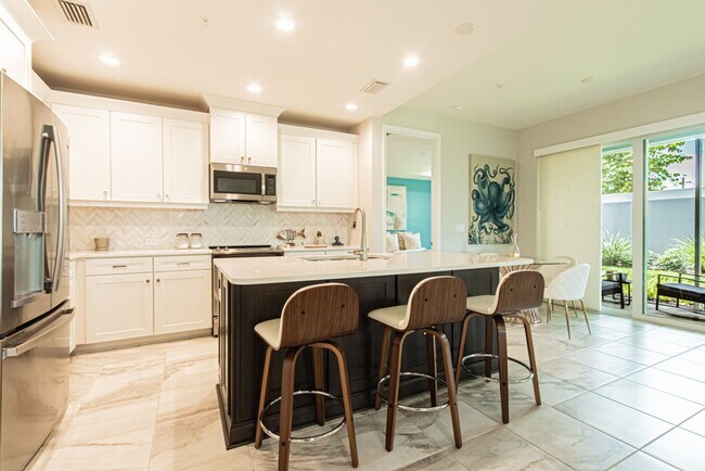 Building Photo - Luxury Naples 2-Bed Home Minutes to Downtown & Beaches | Resort-Style Amenities