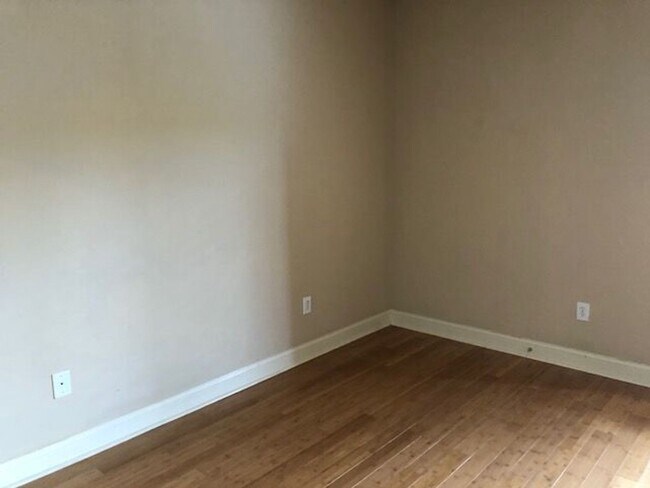 Building Photo - Urban Lofts unit! - PRE-LEASE FOR AUGUST 2026