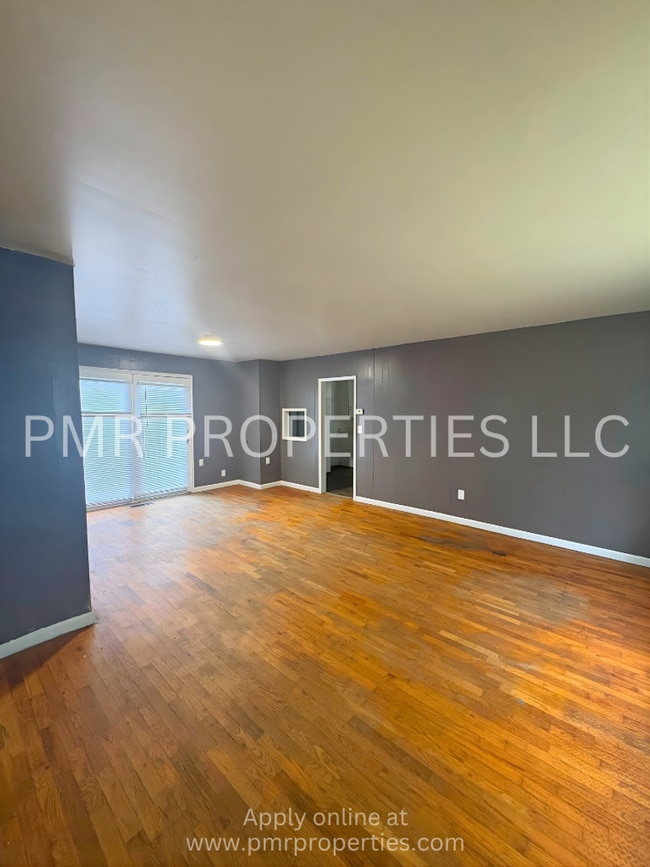 Building Photo - 2 Bedrooms/1 Bathroom House