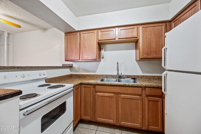 Building Photo - 642 S Morris