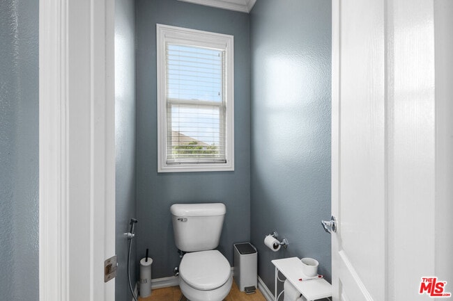 Building Photo - 996 N Antonio Cir