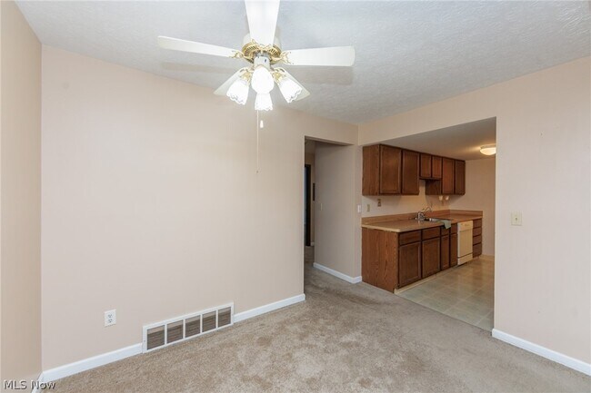 Building Photo - 3265 Mayfield Rd