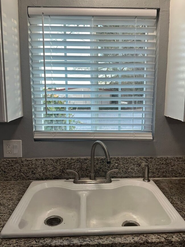 Building Photo - Luxurious 3-Bedroom Home with Detached Garage and New Updates in San Bernardino