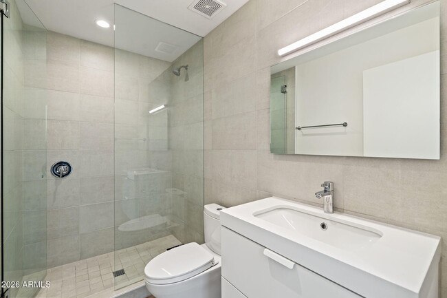 Building Photo - 1337 E Polk St