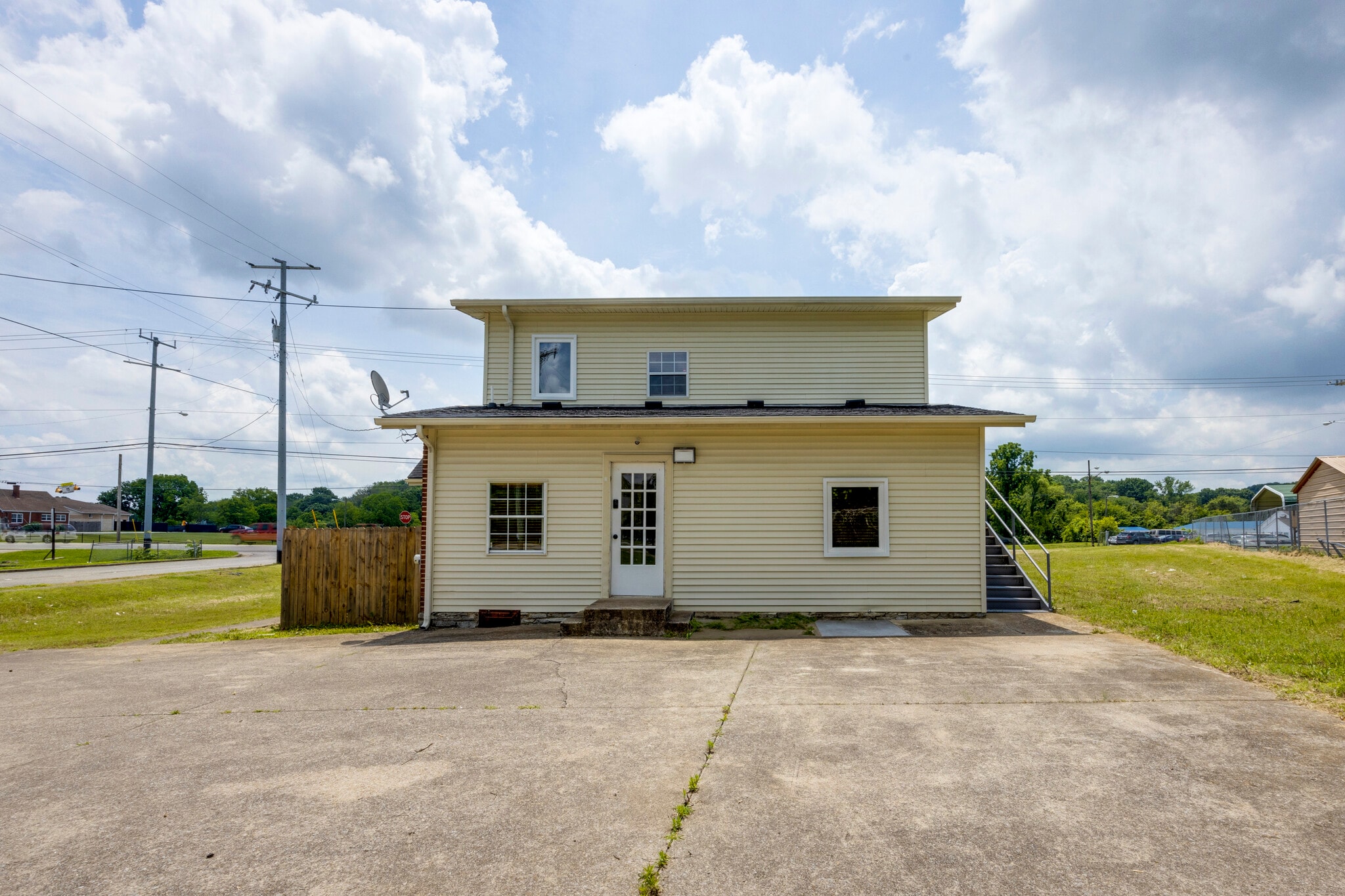 Building Photo - 901 Weeping Willow Way