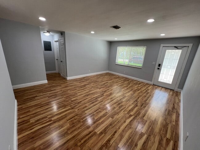 Building Photo - 9417 SW 52nd St