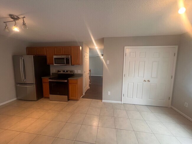 Building Photo - Charming 3-Bedroom Home with Endless Poten...