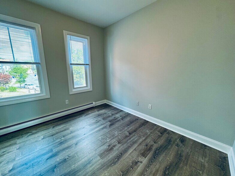Building Photo - 102 Ruggles St