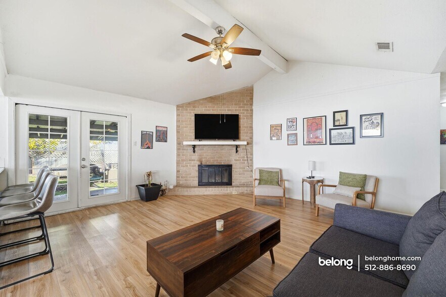 Building Photo - 802 Buckingham Pl