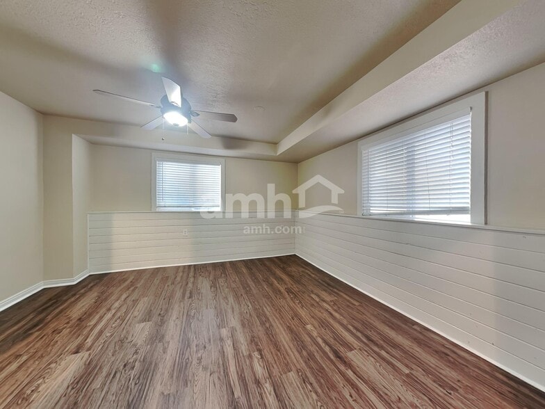 Building Photo - 1365 E 150 S