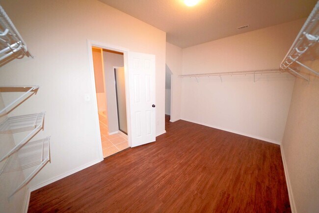 Building Photo - 3730 Acorn Pl