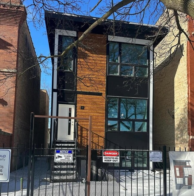 Building Photo - 6206 S St Lawrence Ave