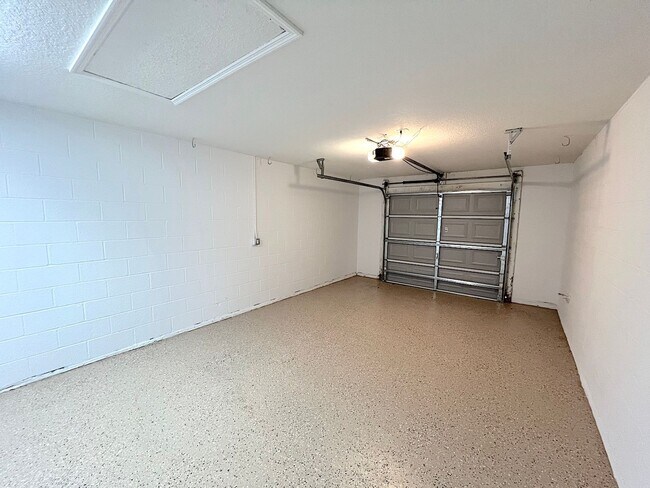 Building Photo - 41 Eton Ln
