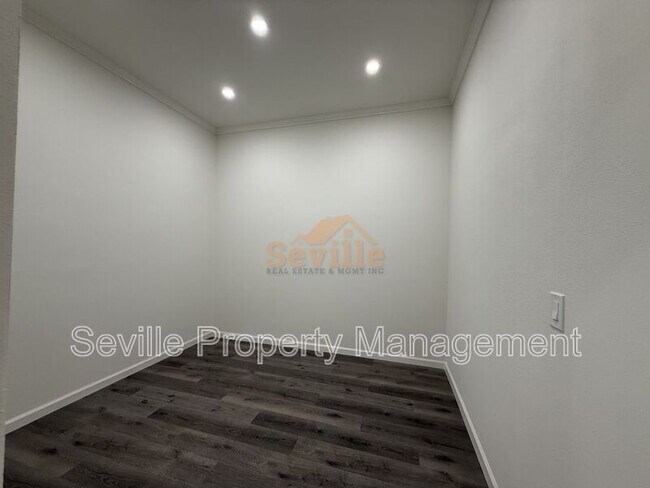 Building Photo - 354 Peralta St