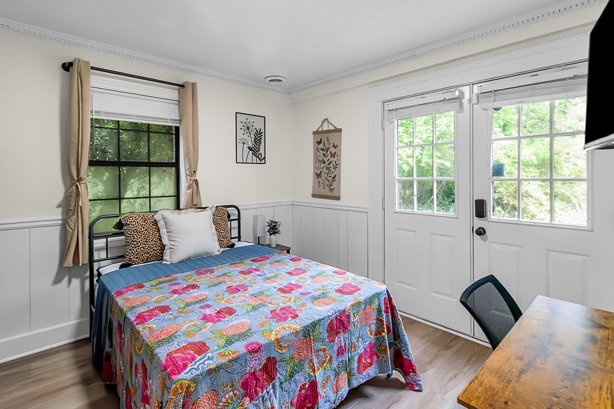 Building Photo - 1812 Wiggins Cir SW