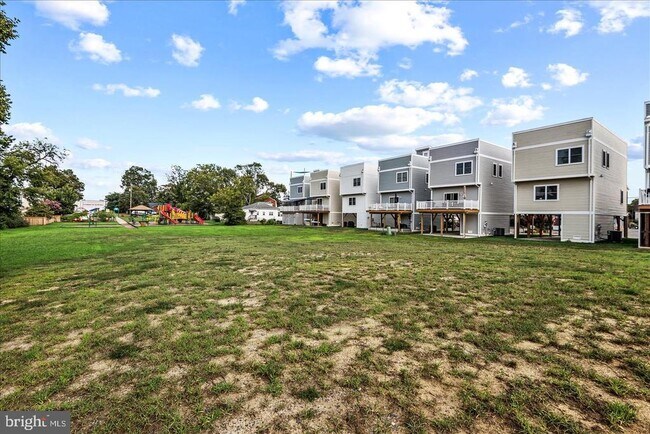 Building Photo - 221 Wilder Ave