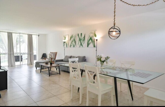 Building Photo - 8901 S Hollybrook Blvd