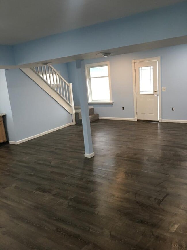 Building Photo - 295 E 238th St