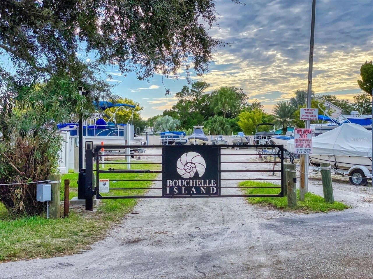 Building Photo - 454 Bouchelle Dr