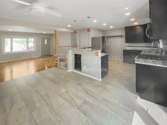 Building Photo - 6319 Iris Way