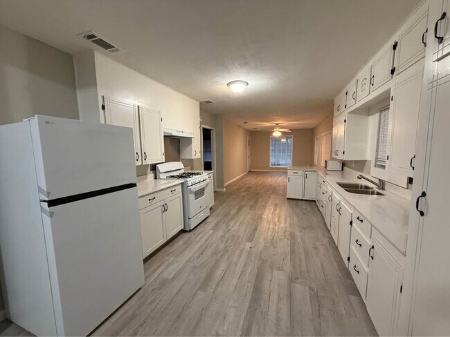 Building Photo - 3 Bedroom 1 Bathroom Home for Rent