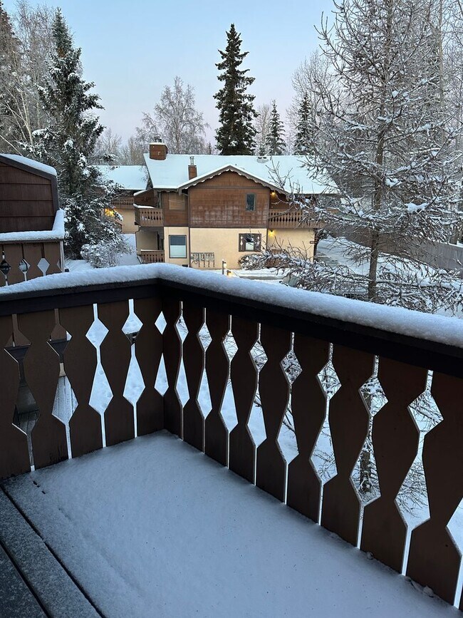 Building Photo - Newly Remodeled, 1 Bed/1 Bath Garage/Washer/Dryer