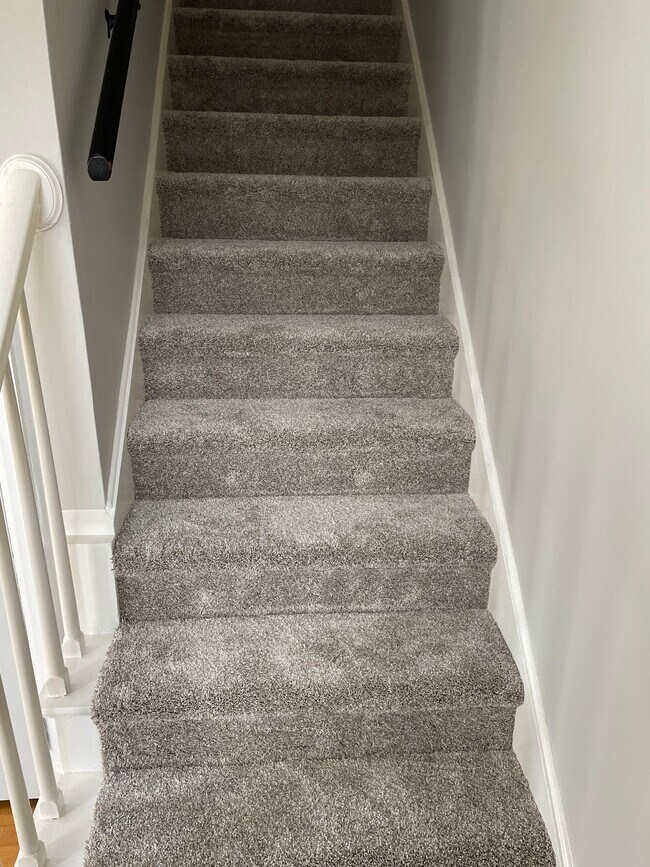 Building Photo - 35 Hastings Ave