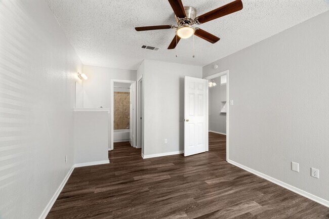 Building Photo - CV-AUS12130 Thompkins