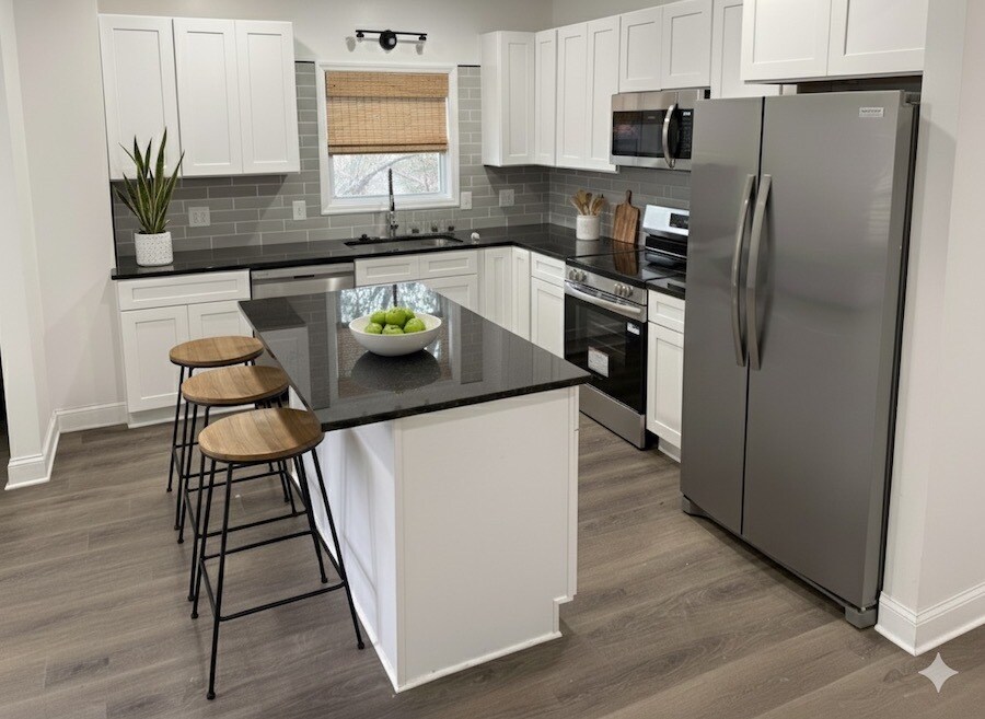 Building Photo - 2827 E 5th Ave