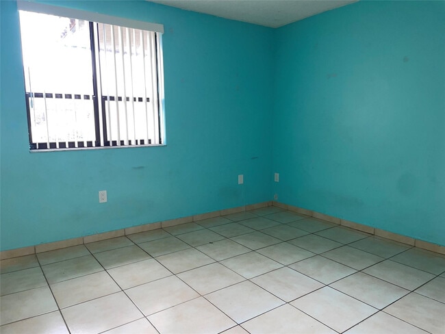 Building Photo - 1101 SW 122nd Ave