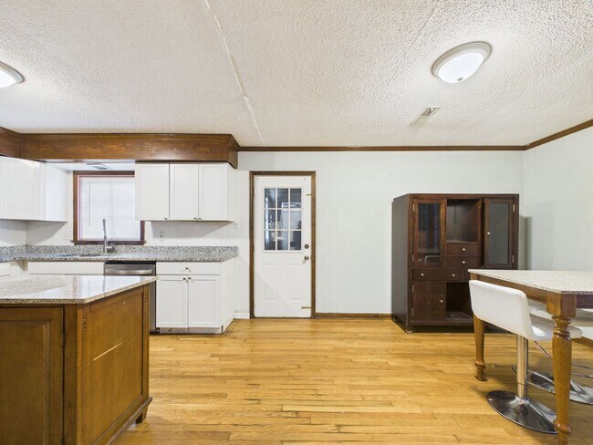 Building Photo - 124 Henrico St