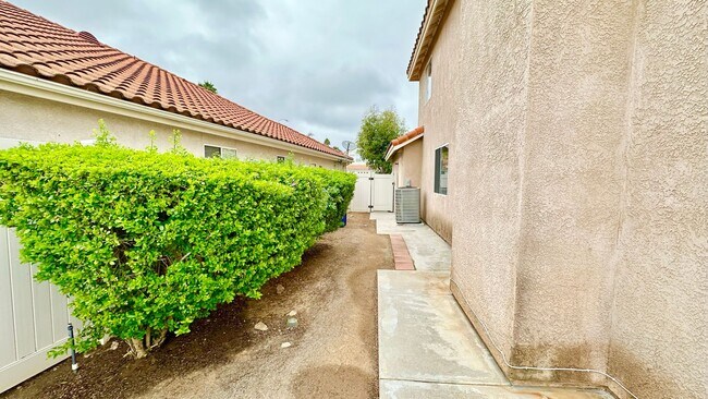 Building Photo - Awesome Two-Story Home, Recently & Freshly Updated, just minutes to downtown Fallbrook!