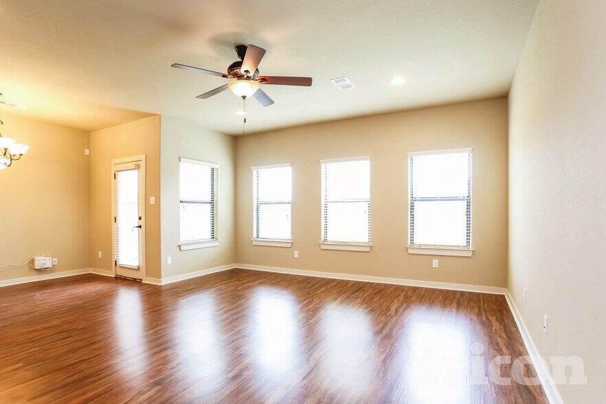 Building Photo - 1819 Jara Court
