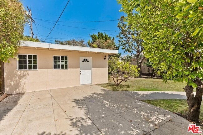 Building Photo - 212 N Palm Dr