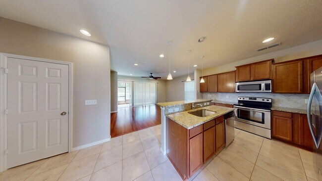 Building Photo - 3 BR 2.5 BA   TOWNHOME  - Bayberry Subdivi...