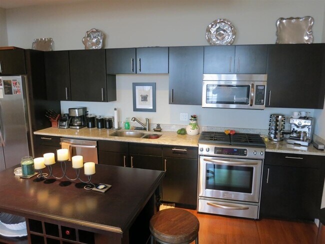 Building Photo - 154 W 2nd St