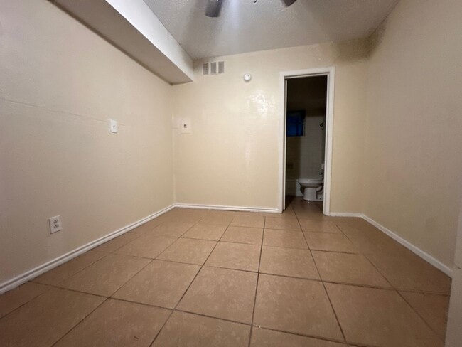 Building Photo - Cozy and affordable Studio