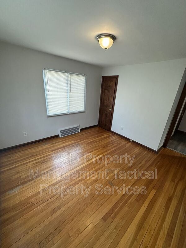 Building Photo - 781 E 236th St